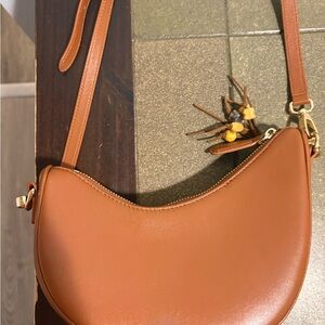 Chic Tan Leather Crossbody Bag